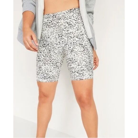 Old Navy High-Rise Powersoft Biker Bermuda Shorts Animal Print NWT Size Medium - Picture 1 of 16